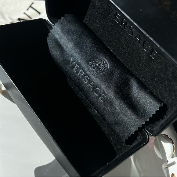 WHITE & GOLD VERSACE GLASSES %100 AUTHENTIC - LIKE NEW - Picture 2 of 4